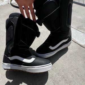 Men’s vans aura, OG snowboard boots size 10 1/2